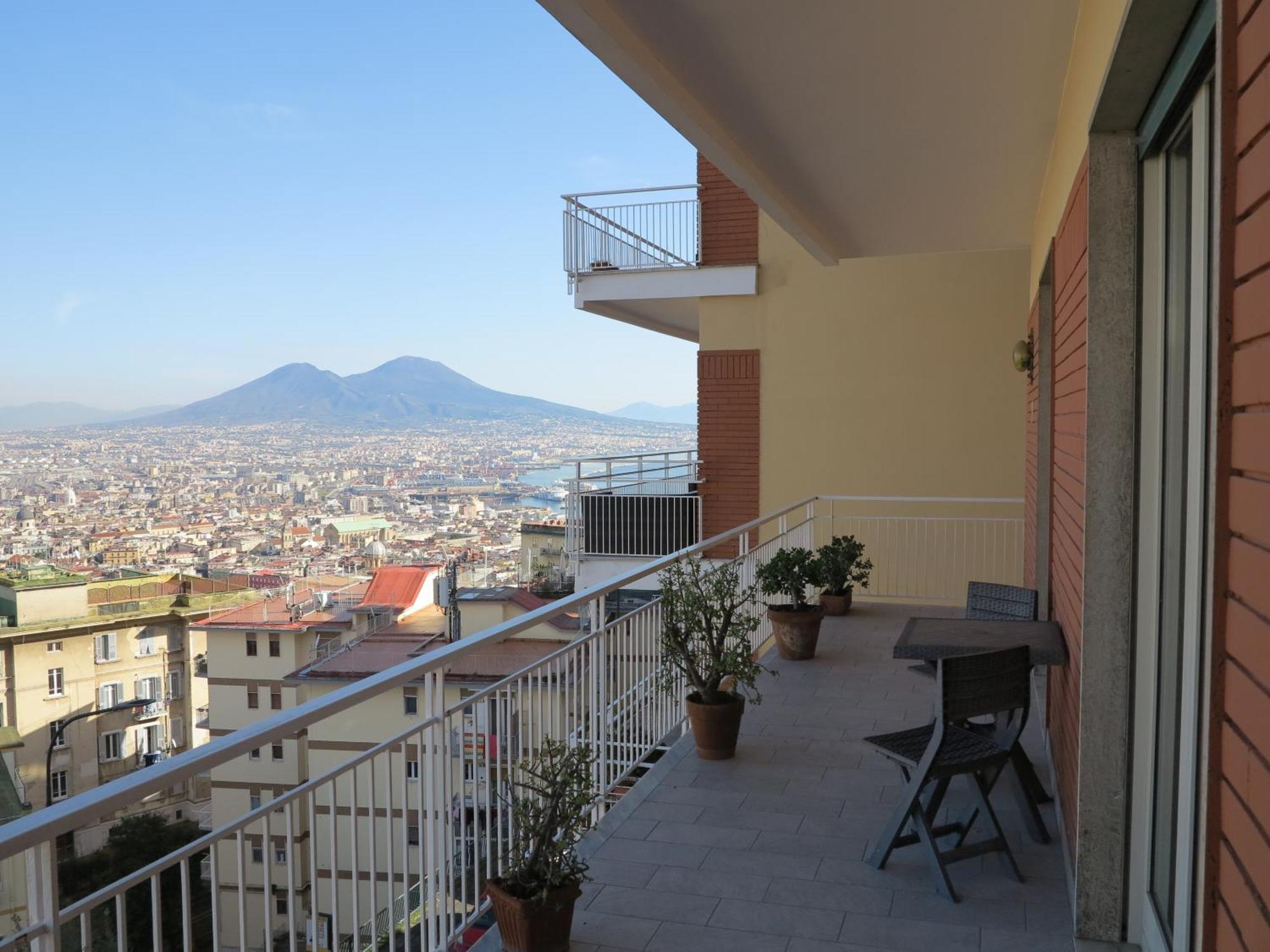 Pretty Panoramic Apartment - Half Way Center-Vomero District Naples Exterior photo